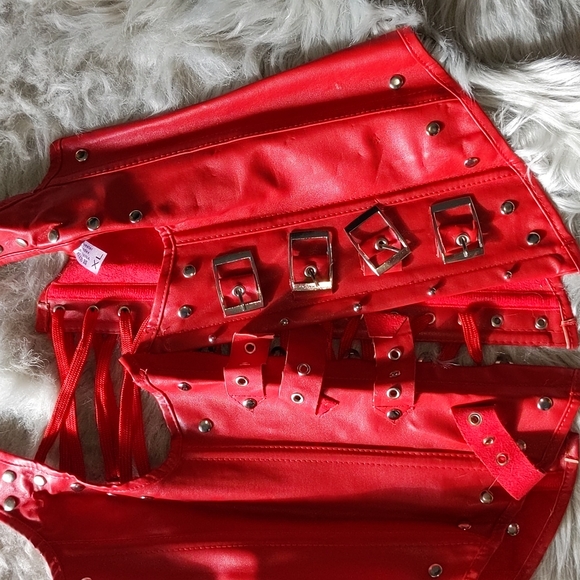 Red adjustable corset - Picture 2 of 3